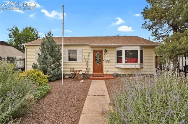 411 E Cheyenne Road