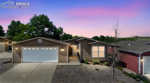 7753 Grosbeak Point