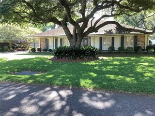 423 River Oaks Drive
