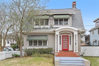 2133 Calhoun Street