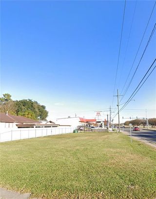 922 West Drive