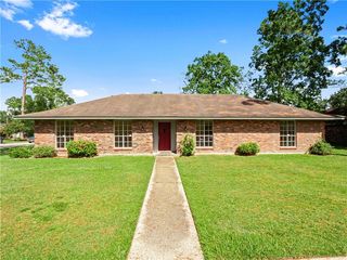 1527 Redwood Circle