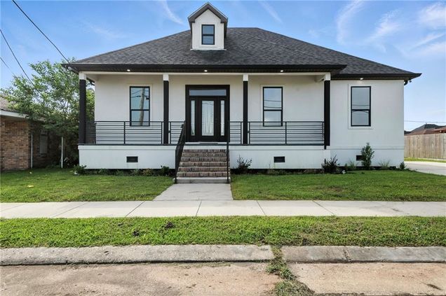 3905 Gallo Drive Chalmette, LA House Active - Photo 1 of 27. Opens carousel modal