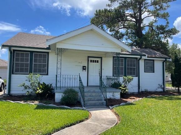 901 Poplar Street