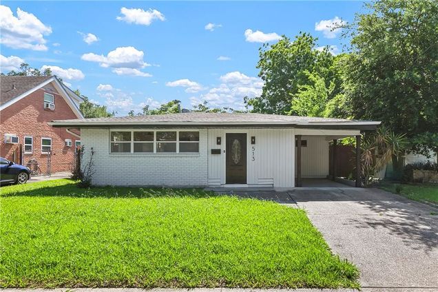513 Roseland Parkway