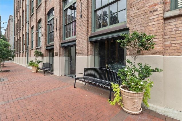 1107 S Peters Street Unit 205