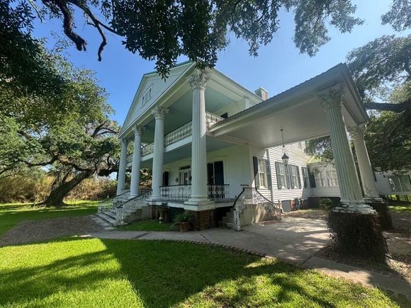 99 Main Street Franklin, LA House Active - Photo 1 of 26. Opens carousel modal