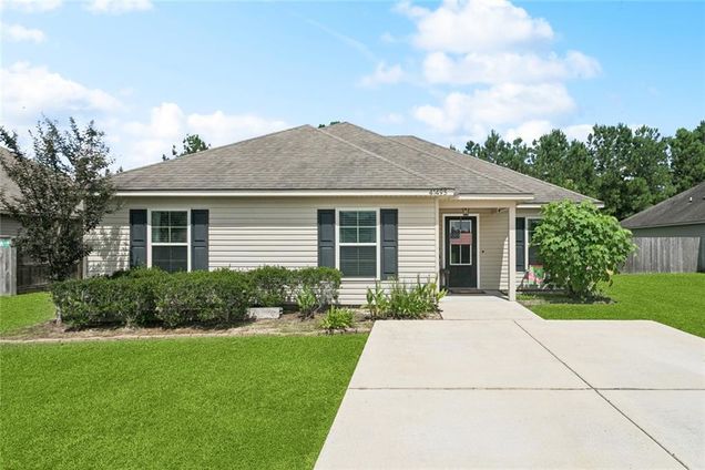 41495 Snowball Circle Ponchatoula, LA House Active - Photo 1 of 17. Opens carousel modal