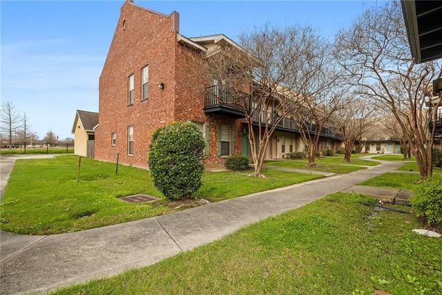 10600 Lakes Boulevard Unit 901 Baton Rouge, LA Condo Active - Photo 1 of 33. Opens carousel modal