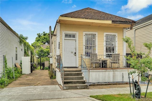 1436 Marigny Street