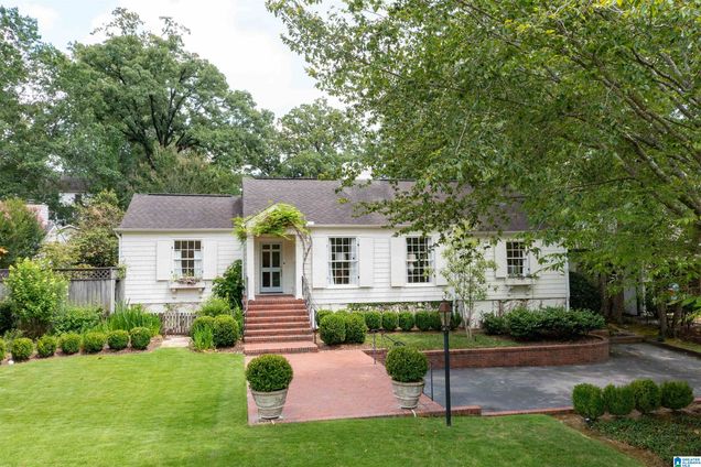 3763 W JACKSON BOULEVARD MOUNTAIN BROOK, AL House Sold - Photo 1 of 47. Opens carousel modal