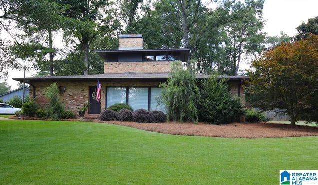 3828 ARUNDEL DRIVE MOUNTAIN BROOK, AL House Active - Photo 1 of 23. Opens carousel modal
