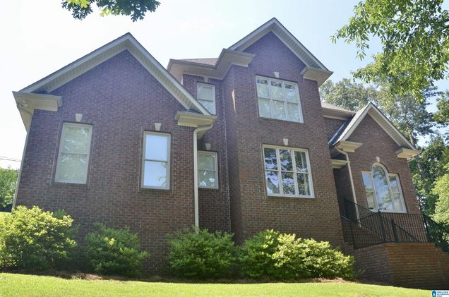 112 KINGSLEY COURT ALABASTER, AL House Active - Photo 1 of 85. Opens carousel modal