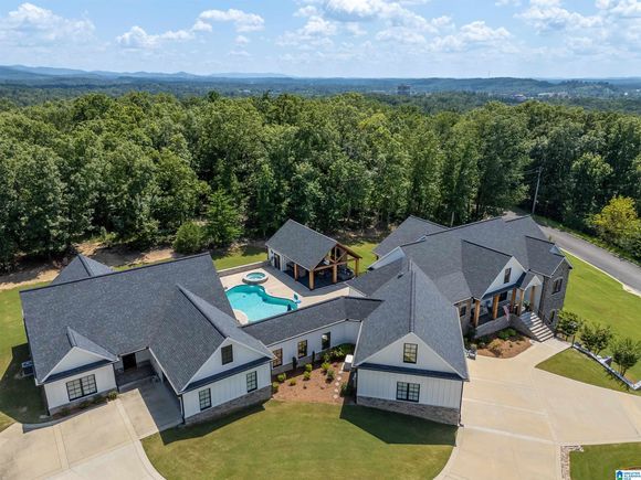 920 DOGWOOD DRIVE NE