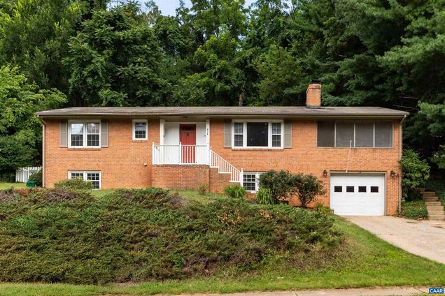 814 N Coalter St STAUNTON, VA House Active - Photo 1 of 41. Opens carousel modal