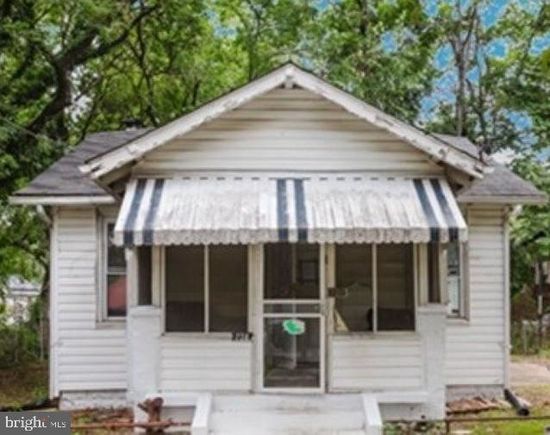 722 32nd Street SE WASHINGTON, DC House Active - Photo 1 of 16. Opens carousel modal