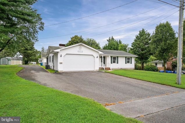 26 Meadow Avenue