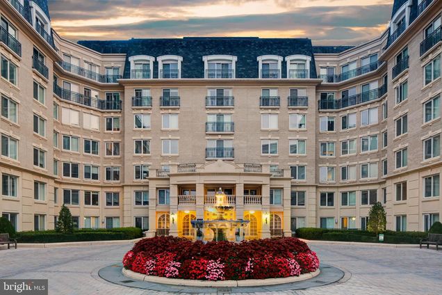 5 Park Place Unit 302 ANNAPOLIS, MD Condo Active - Photo 1 of 46. Opens carousel modal