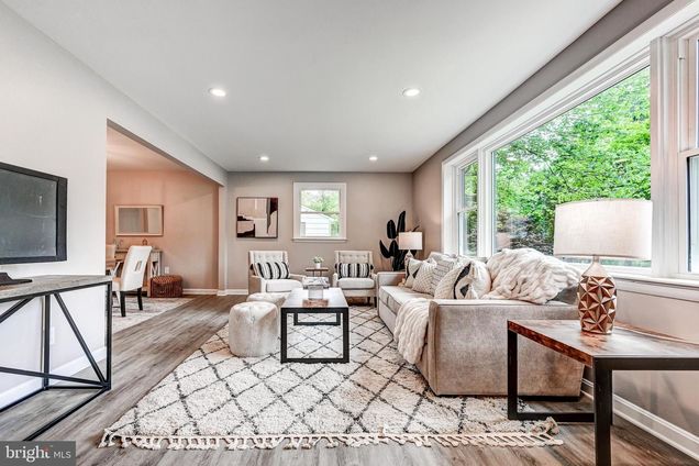 2411 Clydesdale Road