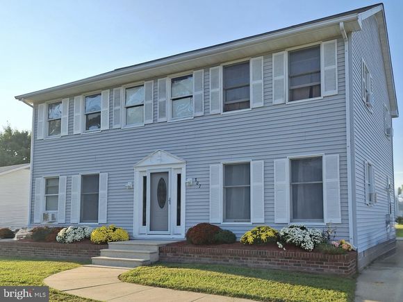 807 Bayly Road