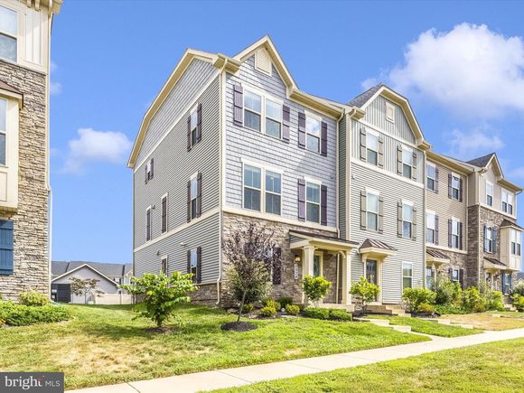 5824 Pecking Stone Street