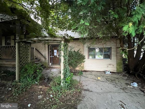 120 Bright Oaks Drive