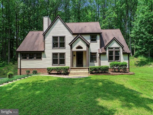 13737 Lakeside Drive CLARKSVILLE, MD House Pending - Photo 1 of 29. Opens carousel modal