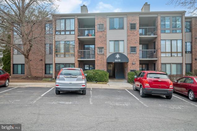 18010 Chalet Drive Unit 18-104