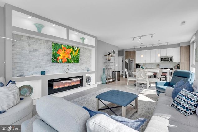 145 Riverhaven Drive Unit 313