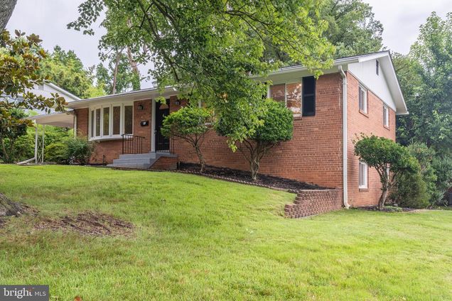 7411 Wellesley Drive