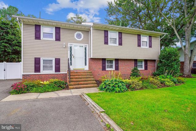 204 Skipper Lane CHESTER, MD House Active - Photo 1 of 105. Opens carousel modal