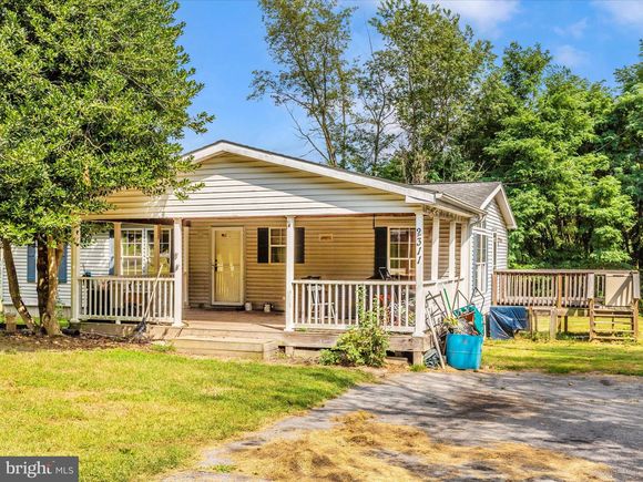 2311 Back Road SHARPSBURG, MD House Active - Photo 1 of 31. Opens carousel modal