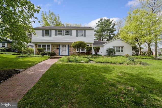195 Tiffany Lane WILLINGBORO, NJ House Active - Photo 1 of 32. Opens carousel modal