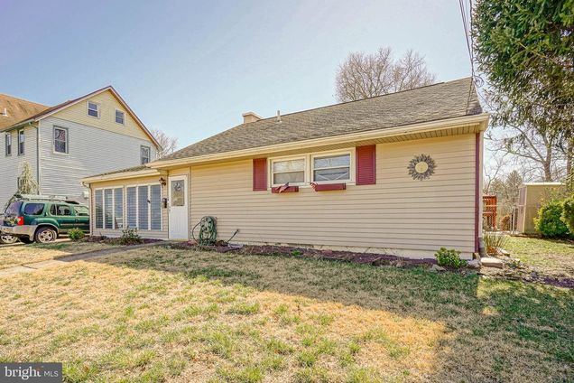 8 Rose Avenue MAPLE SHADE, NJ House Active - Photo 1 of 21. Opens carousel modal