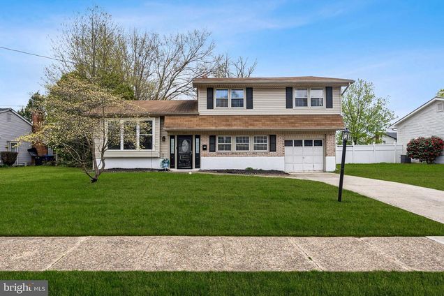 306 Colonial Road EDGEWATER PARK, NJ Condo Sold - Photo 1 of 25. Opens carousel modal