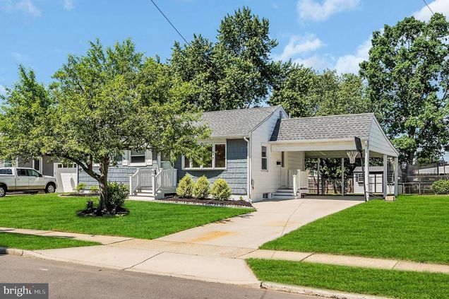 27 Willow Road BORDENTOWN, NJ House Contingent - Photo 1 of 34. Opens carousel modal