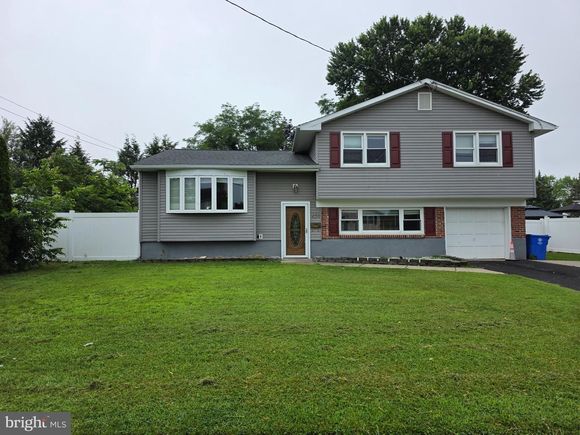 450 S Arthur Drive BEVERLY, NJ House Active - Photo 1 of 19. Opens carousel modal