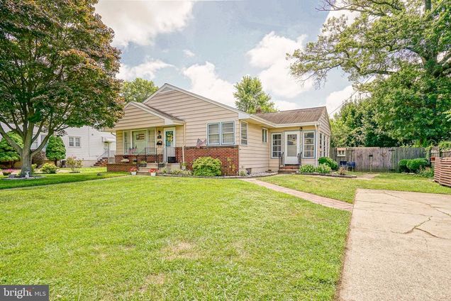 134 Juniper Street BURLINGTON, NJ House Active - Photo 1 of 29. Opens carousel modal