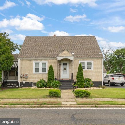 245 Mott Avenue BURLINGTON, NJ House Active - Photo 1 of 29. Opens carousel modal