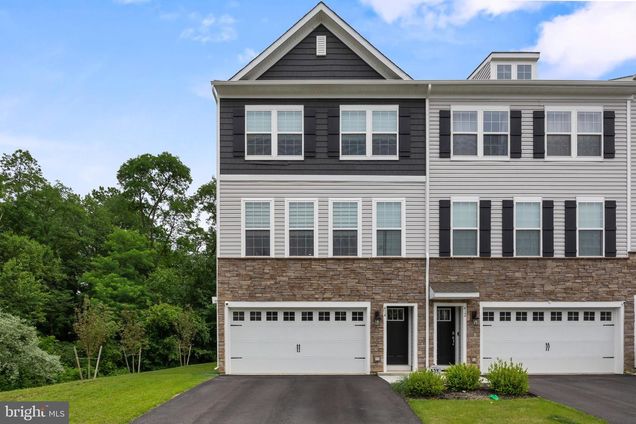 414 Monte Farm MOUNT LAUREL, NJ Townhouse Active - Photo 1 of 27. Opens carousel modal