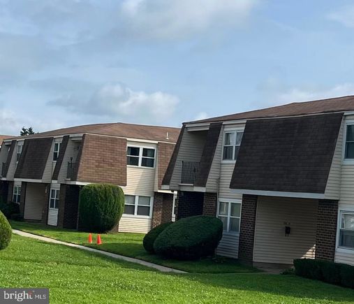 28 Florence Tollgate Place BURLINGTON, NJ Condo Active - Photo 1 of 9. Opens carousel modal