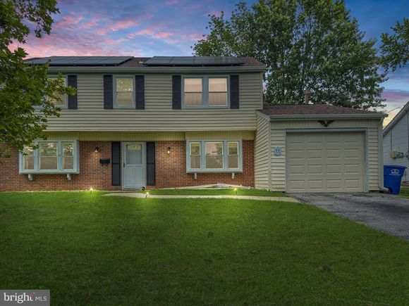 11 Express Lane WILLINGBORO, NJ House Active - Photo 1 of 33. Opens carousel modal