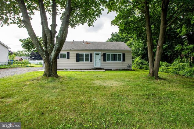 2100 Old York Road BURLINGTON, NJ House Active - Photo 1 of 27. Opens carousel modal