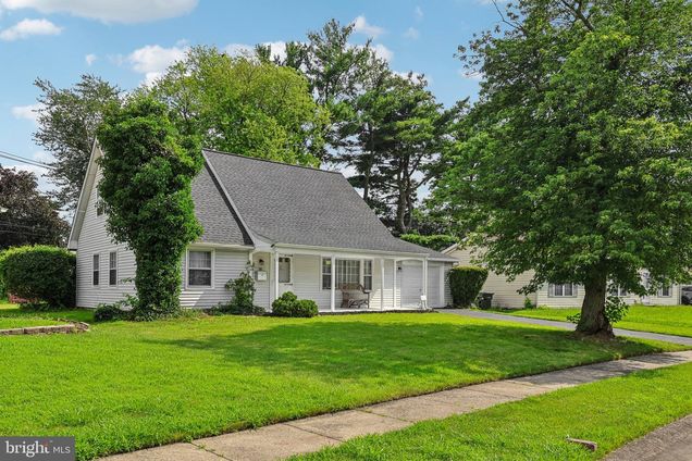 28 Helm Turn WILLINGBORO, NJ House Active - Photo 1 of 39. Opens carousel modal