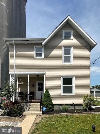 920 Michigan Avenue VINELAND, NJ House Contingent - Photo 1 of 31. Opens carousel modal