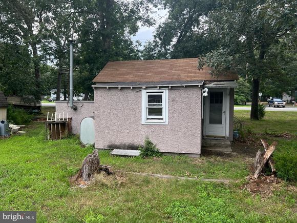 100 W Buckshutem Road W