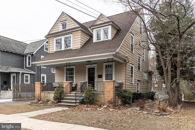 215 Lakeview Drive COLLINGSWOOD, NJ House Sold - Photo 1 of 36. Opens carousel modal