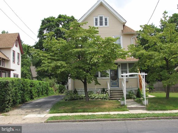 2818 N Centre Street Unit 1ST FLOOR PENNSAUKEN, NJ House Active - Photo 1 of 36. Opens carousel modal