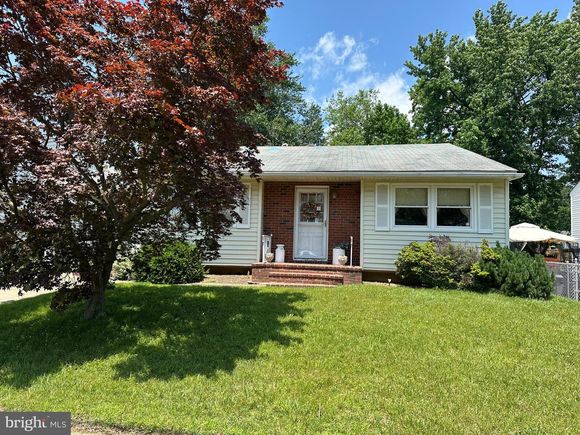 29 E Maple Avenue BELLMAWR, NJ House Active - Photo 1 of 42. Opens carousel modal