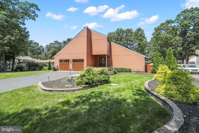 15 Woodhurst Drive VOORHEES, NJ House Active - Photo 1 of 42. Opens carousel modal